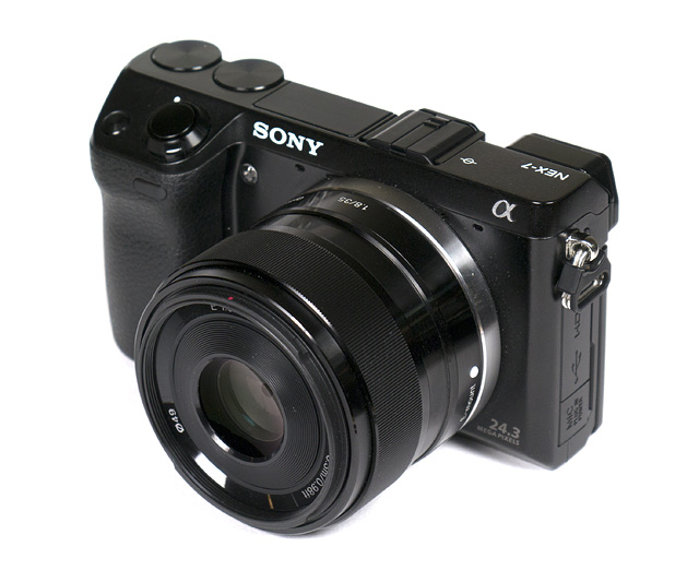 Sony E 35mm f/1.8 OSS (SEL-35F18) - Review / Lens Test Report